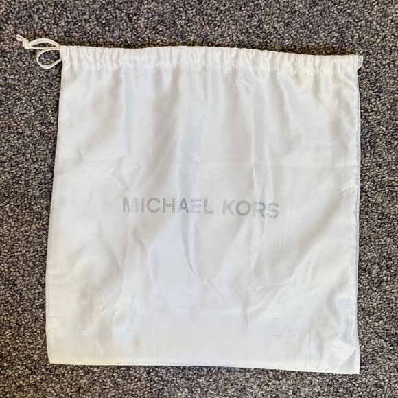 Michael Kors Mercer Love Detailed Messenger Handbag - Picture 15 of 16